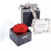 Valentijn decoratie - Roos in doos - rozenblaadjes rood -