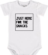 Baby Rompertje met tekst 'Just here for the snacks 2' | Korte mouw l | wit zwart | maat 62/68 | cadeau | Kraamcadeau | Kraamkado