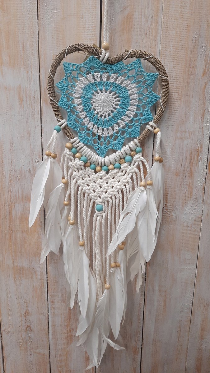 Hartvorm dromenvanger bl/wit macrame + naturel kraal witte veer ±17cm