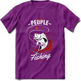 Cool People Do Fishing - Vissen T-Shirt | Rood | Grappig Verjaardag Vis Hobby Cadeau Shirt | Dames - Heren - Unisex | Tshirt Hengelsport Kleding Kado - Paars - M