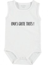 Baby Rompertje met tekst 'Oma's grote trots' | mouwloos l | wit zwart | maat 50/56 | cadeau | Kraamcadeau | Kraamkado