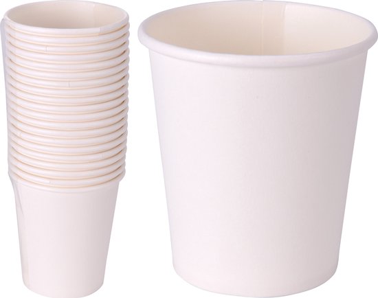 Een stapel witte papieren bekers van 200 ml. Naast de stapel staat een enkele witte beker.