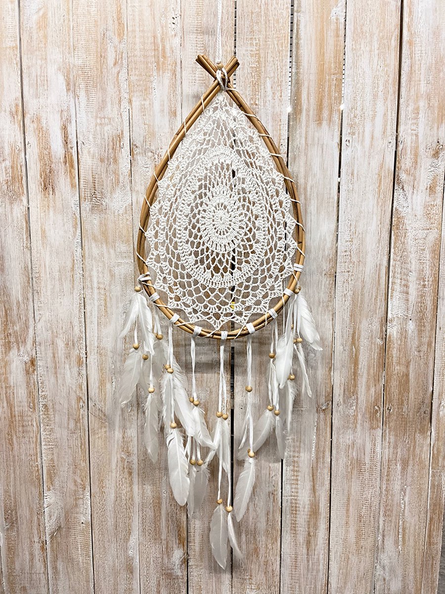 Dromenvanger (teardrop) wit gehaakt in rotan ring ±Ø32cm