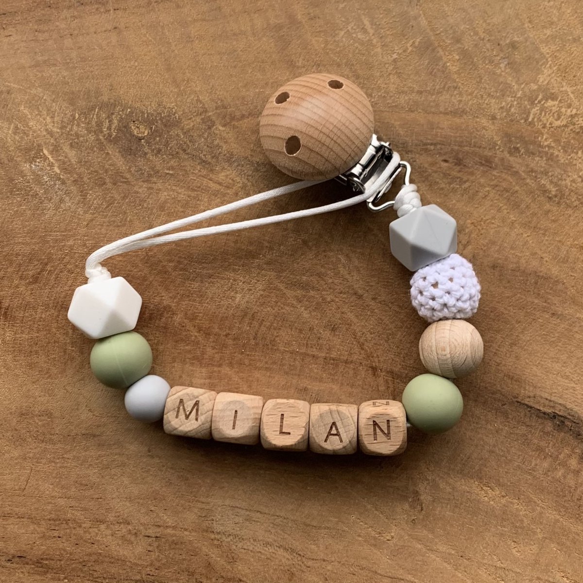 Goedkoopste Speenkoord met naam | Gepersonaliseerd | Groen Wit - Hout | Gender Neutraal | Kraamcadeau | Baby | Speenclip | Speenketting | Bebbes