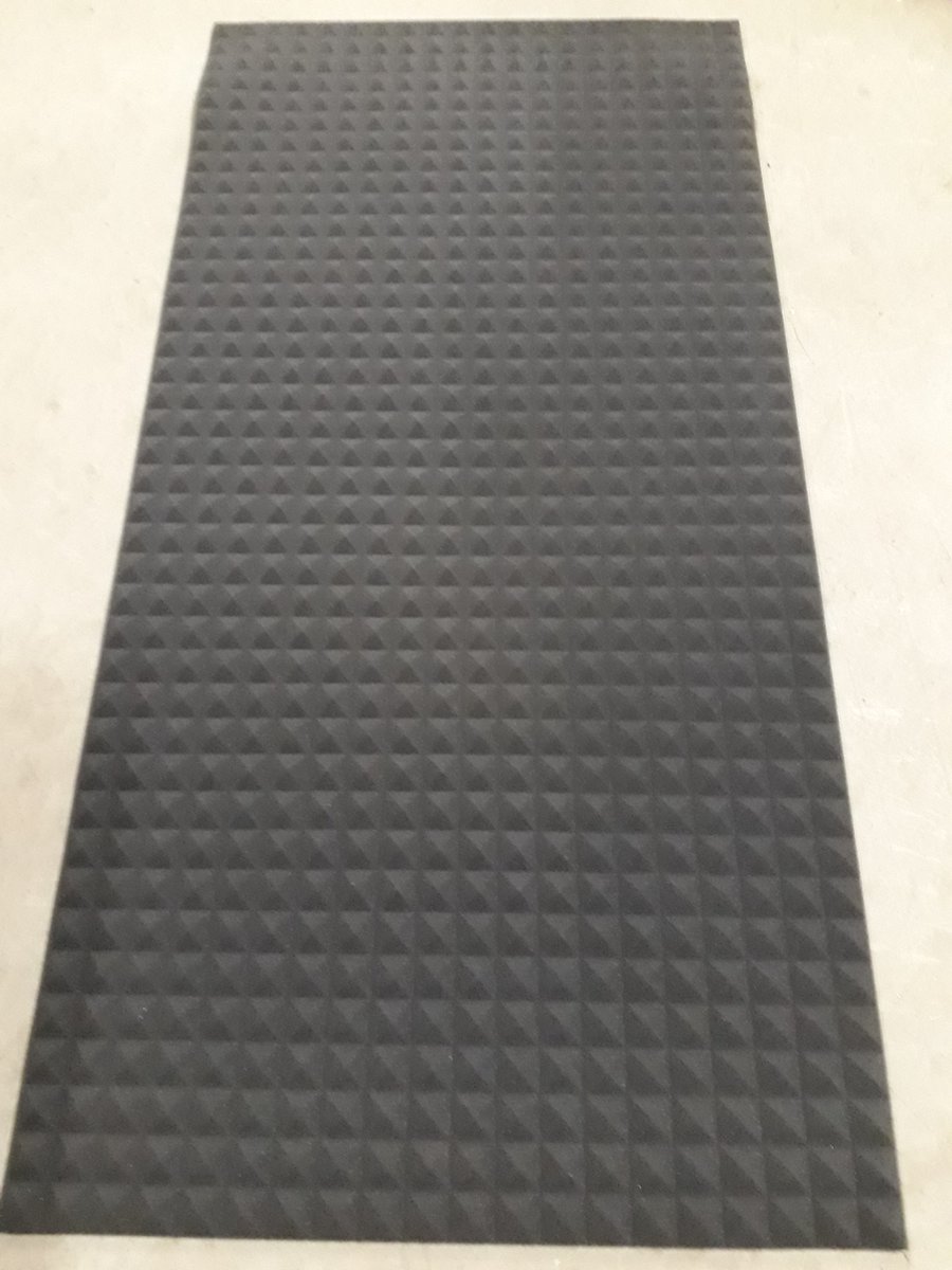 Geluidsisolatieplaten noppenschuim/Piramide (antraciet) 200x100x3CM, 1 stuk 2m2