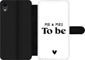 Bookcase Geschikt voor iPhone XR telefoonhoesje - Quotes - 'Mr & Mrs to be' - Spreuken - Trouwen - Met vakjes - Wallet case met magneetsluiting