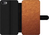 Bookcase Geschikt voor iPhone 7 telefoonhoesje - Roest print - Bruin - Goud - Met vakjes - Wallet case met magneetsluiting