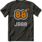 88 Jaar Feest T-Shirt | Goud - Zilver | Grappig Verjaardag Cadeau Shirt | Dames - Heren - Unisex | Tshirt Kleding Kado | - Donker Grijs - XL