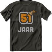 51 Jaar Feest T-Shirt | Goud - Zilver | Grappig Verjaardag Cadeau Shirt | Dames - Heren - Unisex | Tshirt Kleding Kado | - Donker Grijs - L