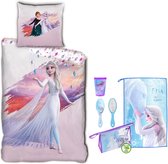 Disney Frozen Dekbedovertrek Elsa - Eenpersoons - 140 x 200 cm - Polyester , incl. reisset toilettas Frozen gevuld.