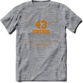 43 Jaar Legend T-Shirt | Goud - Zilver | Grappig Verjaardag Cadeau | Dames - Heren | - Donker Grijs - Gemaleerd - M