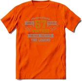 57 Jaar Legend T-Shirt | Goud - Zilver | Grappig Verjaardag Cadeau | Dames - Heren | - Oranje - M