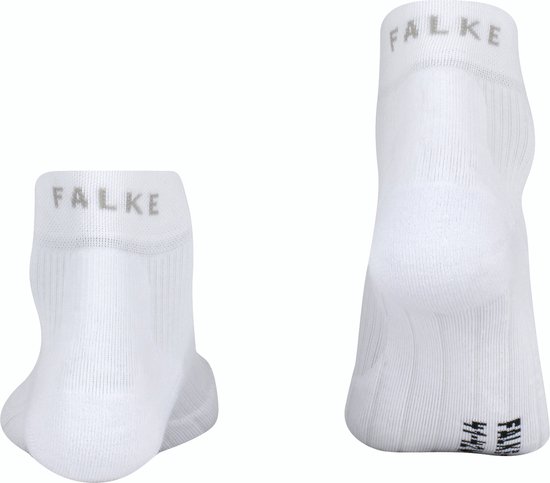 Witte Falke sportsokken, met Falke logo en maatindicatie.