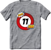 11 Jaar Hoera Verkeersbord T-Shirt | Grappig Verjaardag Cadeau | Dames - Heren | - Donker Grijs - Gemaleerd - S