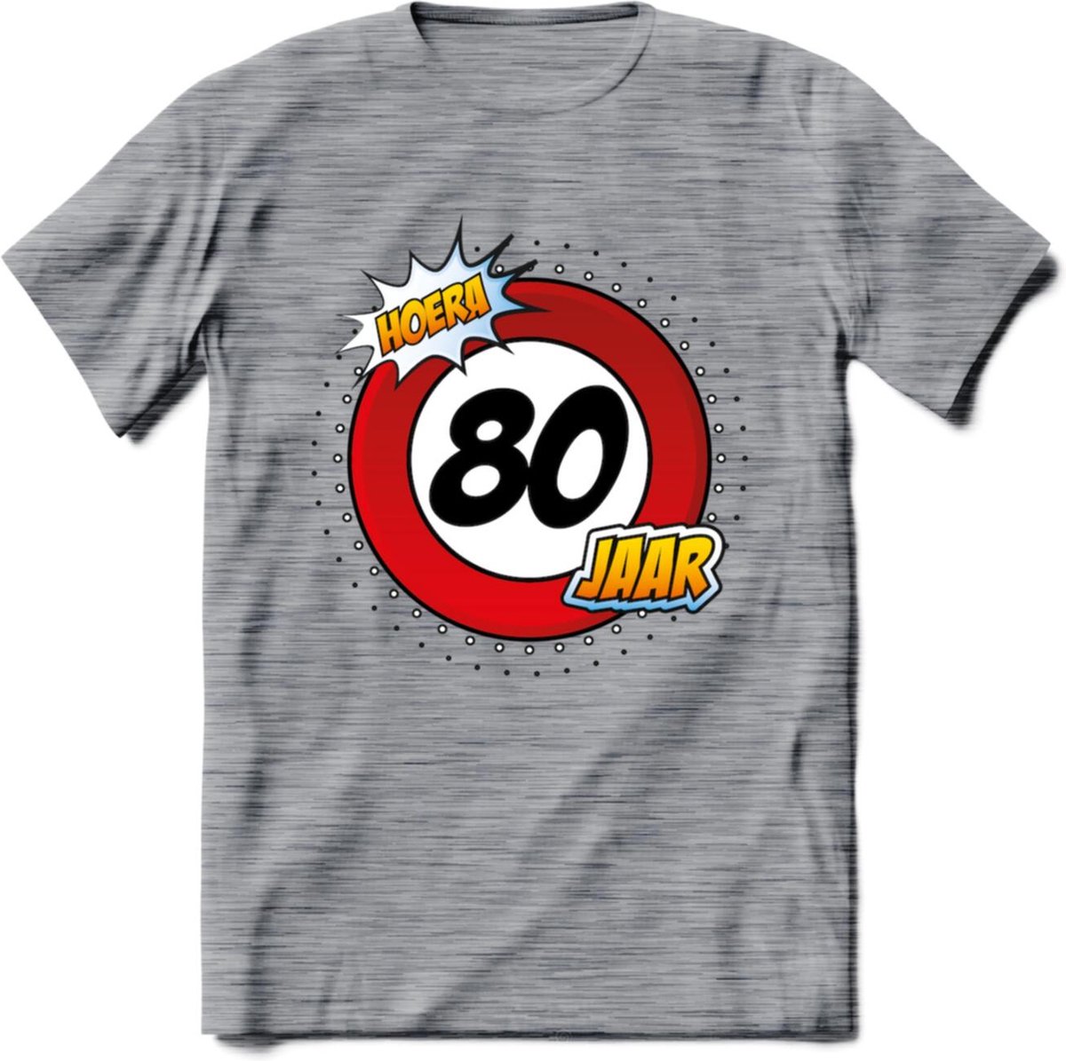 80 Jaar Hoera Verkeersbord T-Shirt | Grappig Verjaardag Cadeau | Dames - Heren | - Donker Grijs - Gemaleerd - XL