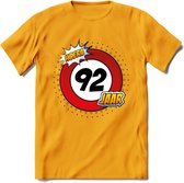 92 Jaar Hoera Verkeersbord T-Shirt | Grappig Verjaardag Cadeau | Dames - Heren | - Geel - XXL