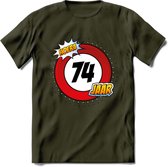 74 Jaar Hoera Verkeersbord T-Shirt | Grappig Verjaardag Cadeau | Dames - Heren | - Leger Groen - L