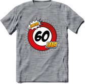 60 Jaar Hoera Verkeersbord T-Shirt | Grappig Verjaardag Cadeau | Dames - Heren | - Donker Grijs - Gemaleerd - XL