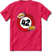 42 Jaar Hoera Verkeersbord T-Shirt | Grappig Verjaardag Cadeau | Dames - Heren | - Roze - XL