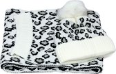 Gebreide set offwhite sjaal + muts dierenprint - Winterse set met beanie en sjaal panterprint