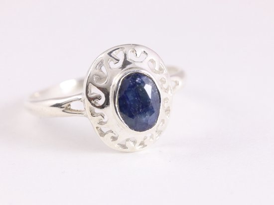 Fijne opengewerkte zilveren ring met blauwe saffier - maat 19