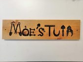 Moestuin - wandbord - tekstbord - gevelbord - naambord - tuinbord - moederdag - cadeau - Moe's tuin - hout - eik - ambachtelijk gefreesd - 40cm