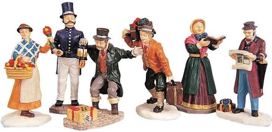 Zes dorpelingen in winterse kledij, sommigen met cadeaus, een lantaarn of een mand met fruit.