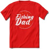 Fishing Dad - Vissen T-Shirt | Geel | Grappig Verjaardag Vis Hobby Cadeau Shirt | Dames - Heren - Unisex | Tshirt Hengelsport Kleding Kado - Rood - S