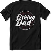 Fishing Dad - Vissen T-Shirt | Rood | Grappig Verjaardag Vis Hobby Cadeau Shirt | Dames - Heren - Unisex | Tshirt Hengelsport Kleding Kado - Zwart - XL