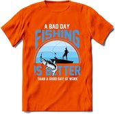 A Bad Day Fishing - Vissen T-Shirt | Blauw | Grappig Verjaardag Vis Hobby Cadeau Shirt | Dames - Heren - Unisex | Tshirt Hengelsport Kleding Kado - Oranje - XL