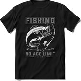 Fishing Has No Age Limit - Vissen T-Shirt | Grijs | Grappig Verjaardag Vis Hobby Cadeau Shirt | Dames - Heren - Unisex | Tshirt Hengelsport Kleding Kado - Zwart - 3XL