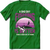 A Bad Day Fishing - Vissen T-Shirt | Roze | Grappig Verjaardag Vis Hobby Cadeau Shirt | Dames - Heren - Unisex | Tshirt Hengelsport Kleding Kado - Donker Groen - L