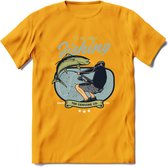 Fishing - Vissen T-Shirt | Grappig Verjaardag Vis Hobby Cadeau Shirt | Dames - Heren - Unisex | Tshirt Hengelsport Kleding Kado - Geel - M