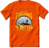 A Bad Day Fishing - Vissen T-Shirt | Geel | Grappig Verjaardag Vis Hobby Cadeau Shirt | Dames - Heren - Unisex | Tshirt Hengelsport Kleding Kado - Oranje - XXL