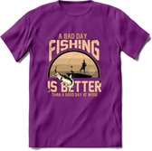 A Bad Day Fishing - Vissen T-Shirt | Beige | Grappig Verjaardag Vis Hobby Cadeau Shirt | Dames - Heren - Unisex | Tshirt Hengelsport Kleding Kado - Paars - L