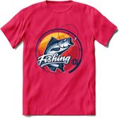 Fishing - Vissen T-Shirt | Grappig Verjaardag Vis Hobby Cadeau Shirt | Dames - Heren - Unisex | Tshirt Hengelsport Kleding Kado - Roze - XL