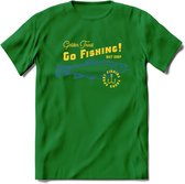 Go Fishing - Vissen T-Shirt | Grappig Verjaardag Vis Hobby Cadeau Shirt | Dames - Heren - Unisex | Tshirt Hengelsport Kleding Kado - Donker Groen - L