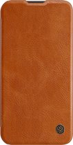 Nillkin Qin Pro PU Leather Book Case - Geschikt voor Apple iPhone 13 Pro (6.1") - Bruin