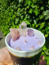 Meraki-Candles - Handgemaakte unieke Soja-geurkaars 'Purple Rocks' met bloesemgeur, kamille en edelstenen: Maansteen, Amethyst en Bergkristal