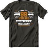 89 Jaar Legend T-Shirt | Goud - Wit | Grappig Verjaardag en Feest Cadeau Shirt | Dames - Heren - Unisex | Tshirt Kleding Kado | - Donker Grijs - L