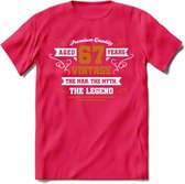 67 Jaar Legend T-Shirt | Goud - Wit | Grappig Verjaardag en Feest Cadeau Shirt | Dames - Heren - Unisex | Tshirt Kleding Kado | - Roze - XL