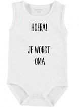 Baby Rompertje met tekst 'Hoera je wordt oma ' | mouwloos l | wit zwart | maat 50/56 | cadeau | Kraamcadeau | Kraamkado