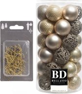 37x stuks kunststof kerstballen parel/champagne 6 cm inclusief gouden kerstboomhaakjes - Kerstversiering