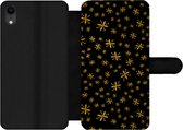 Bookcase Geschikt voor iPhone XR telefoonhoesje - Kerst - Sneeuwvlok - Goud - Met vakjes - Wallet case met magneetsluiting