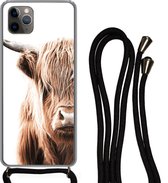 Hoesje met koord Geschikt voor iPhone 11 Pro Max - Schotse hooglander - Koe - Dieren - Siliconen - Crossbody - Backcover met Koord - Telefoonhoesje met koord - Hoesje met touw