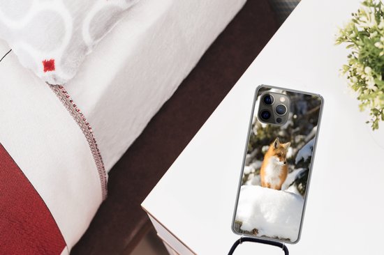 Telefoonhoesje Geschikt voor iPhone 12 pro crossbody - Vos - Sneeuw - Boom - Siliconen - Crossbody - Backcover met Koord - Telefoonhoesje met koord - Hoesje met touw Telefoonhoesje