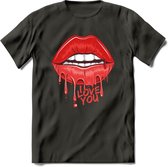Love You Lips - Valentijn T-Shirt | Grappig Valentijnsdag Cadeautje voor Hem en Haar | Dames - Heren - Unisex | Kleding Cadeau | - Donker Grijs - S