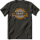 Premium Since 1947 T-Shirt | Zilver - Goud | Grappig Verjaardag en Feest Cadeau Shirt | Dames - Heren - Unisex | Tshirt Kleding Kado | - Donker Grijs - L