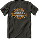 Premium Since 2004 T-Shirt | Zilver - Goud | Grappig Verjaardag en Feest Cadeau Shirt | Dames - Heren - Unisex | Tshirt Kleding Kado | - Donker Grijs - L