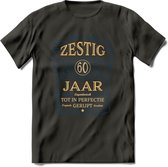 60 Jaar Legendarisch Gerijpt T-Shirt | Royal Blue - Ivoor | Grappig Verjaardag en Feest Cadeau Shirt | Dames - Heren - Unisex | Tshirt Kleding Kado | - Donker Grijs - 3XL